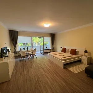 Apartment New Renovated And Near Centrum, Lübeck